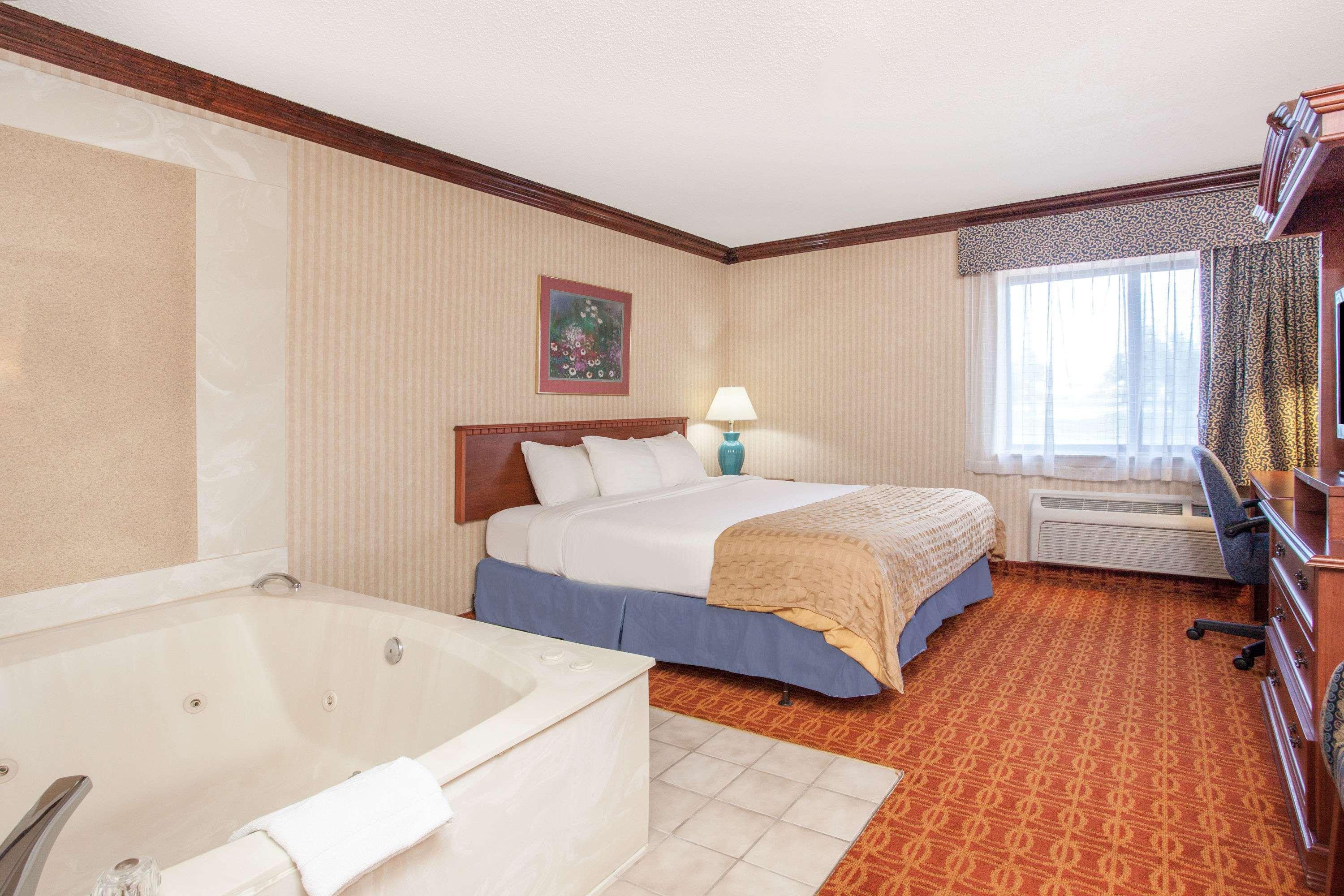Baymont By Wyndham Detroit/Roseville Eksteriør bilde