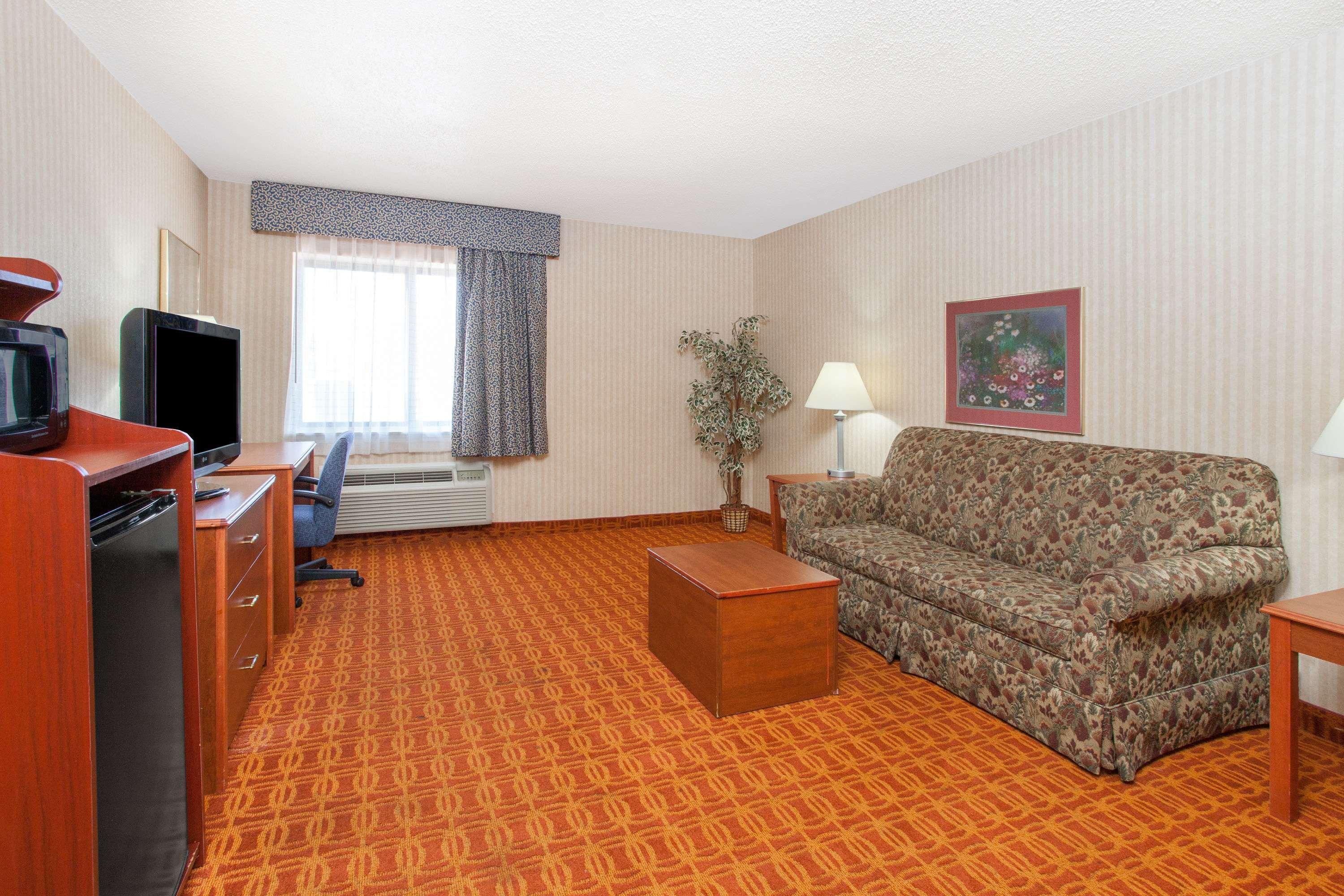 Baymont By Wyndham Detroit/Roseville Eksteriør bilde