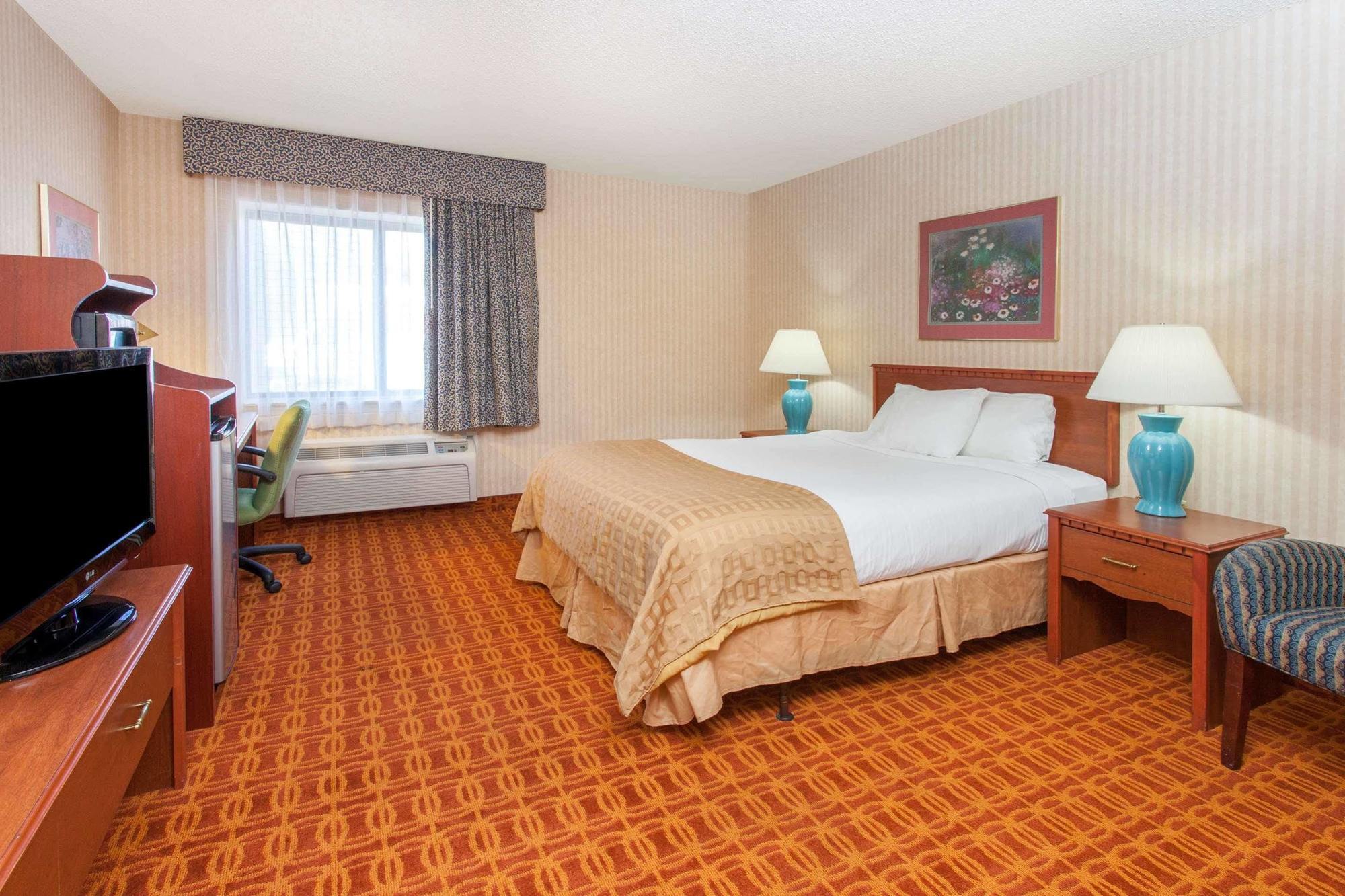 Baymont By Wyndham Detroit/Roseville Eksteriør bilde